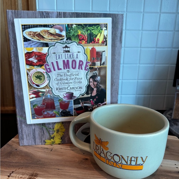 Gilmore Girls Dragonfly Inn Mug and Cookbook Set - Picture 10 of 10